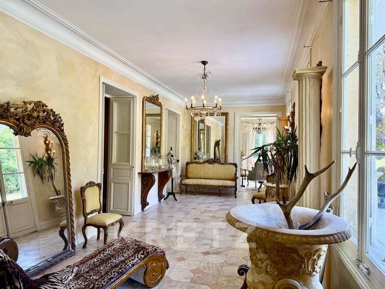 Château Argentan - 9 chambres - 600m²