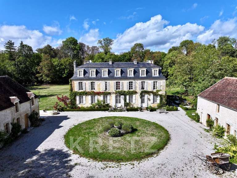 Château Argentan - 9 chambres - 600m²