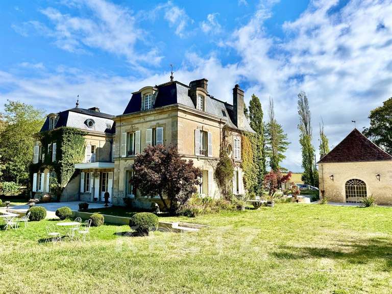 Château Argentan - 9 chambres - 600m²