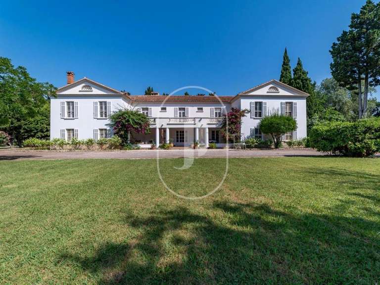 Maison Arles - 16 chambres - 760m²