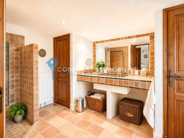 Maison Arles - 4 chambres - 207m²