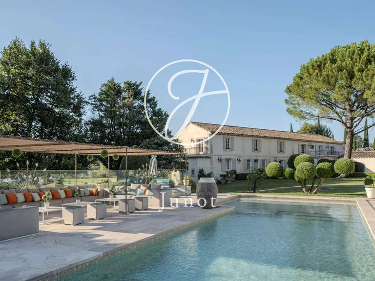 Maison Arles - 9 chambres - 740m²