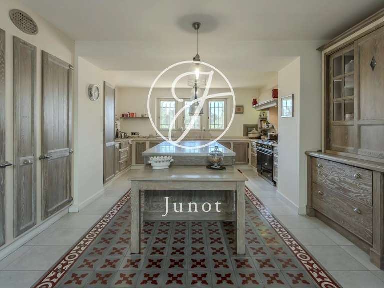 Maison Arles - 9 chambres - 740m²