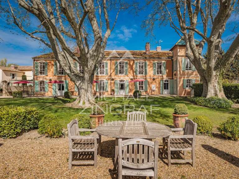 Propriété Arles - 13 chambres - 920m²