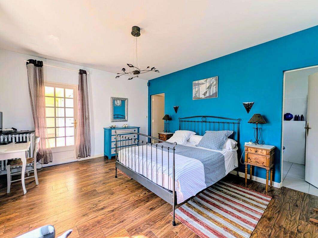 Property Arnaud-Guilhem