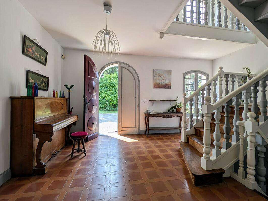 Property Arnaud-Guilhem