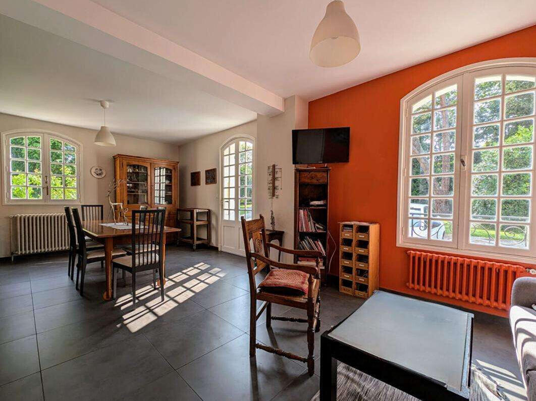 Property Arnaud-Guilhem