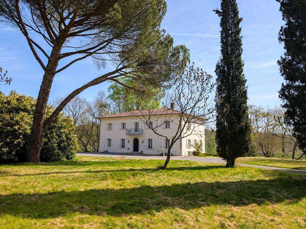 Property Arnaud-Guilhem