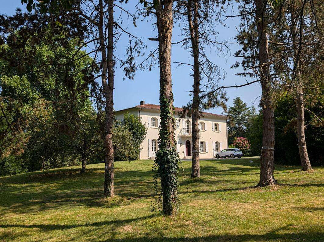 Property Arnaud-Guilhem