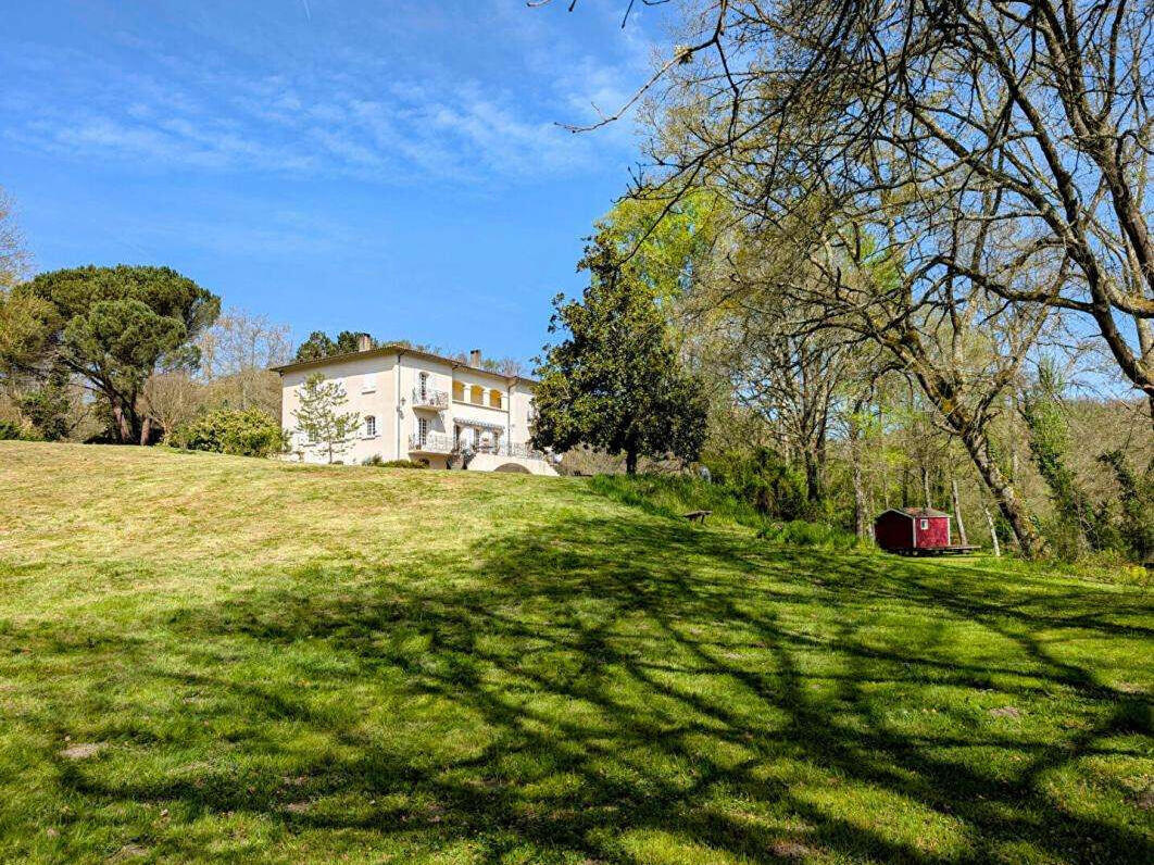 Property Arnaud-Guilhem