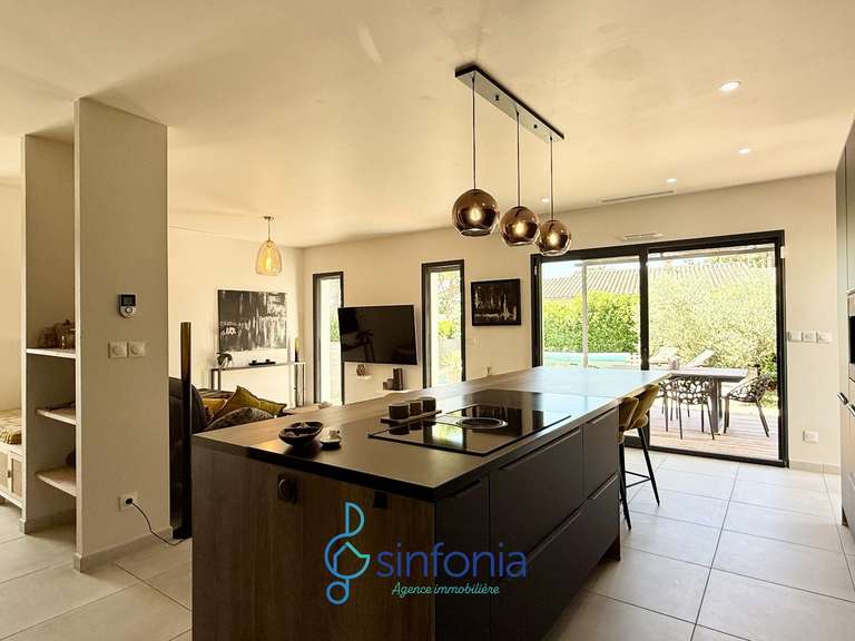 Maison Arpaillargues-et-Aureillac - 4 chambres - 133m²