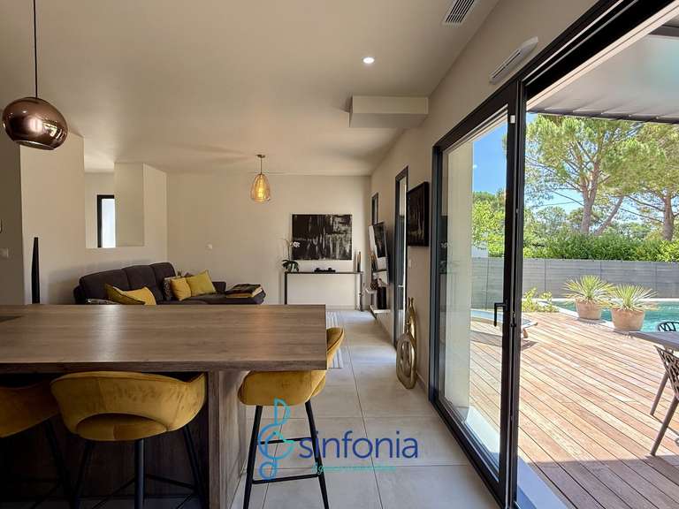 Maison Arpaillargues-et-Aureillac - 4 chambres - 133m²