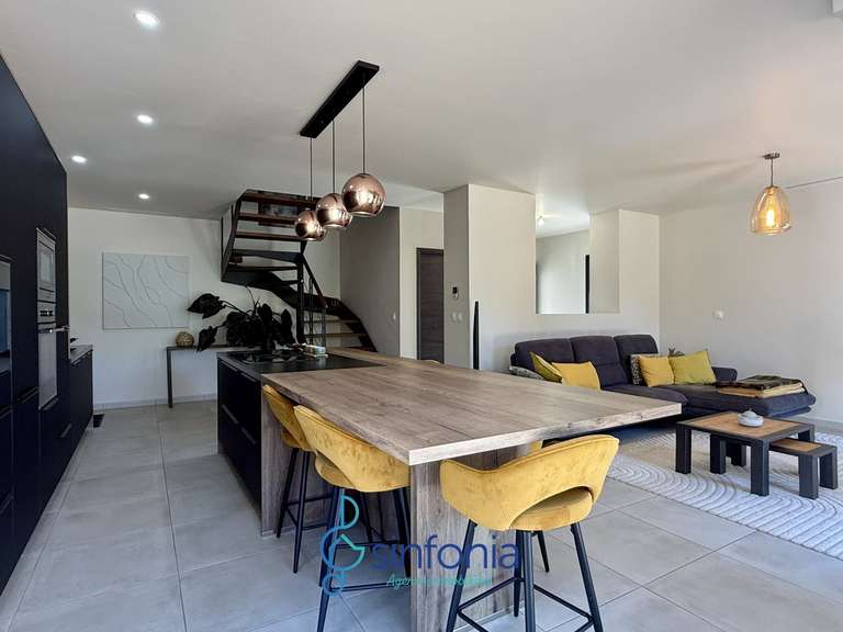 Maison Arpaillargues-et-Aureillac - 4 chambres - 133m²
