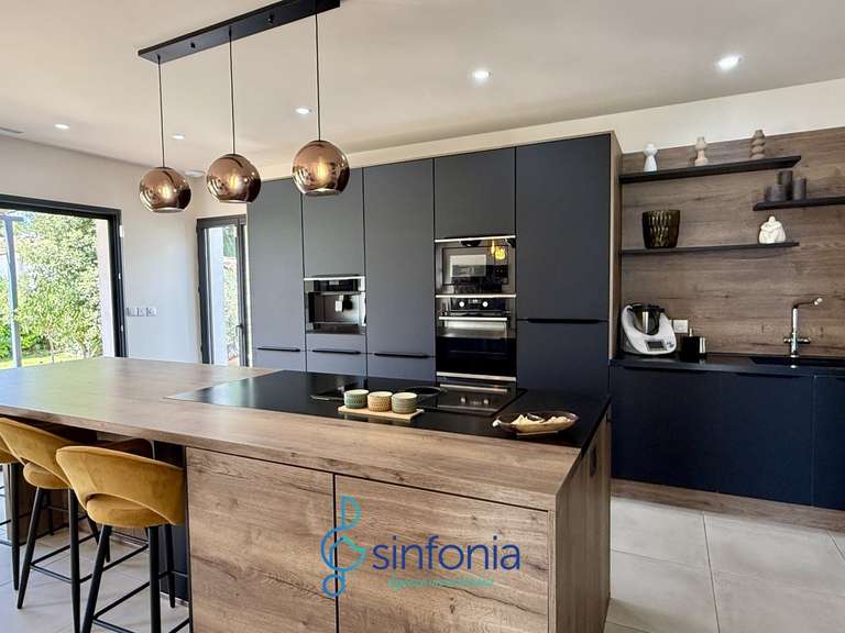 Maison Arpaillargues-et-Aureillac - 4 chambres - 133m²