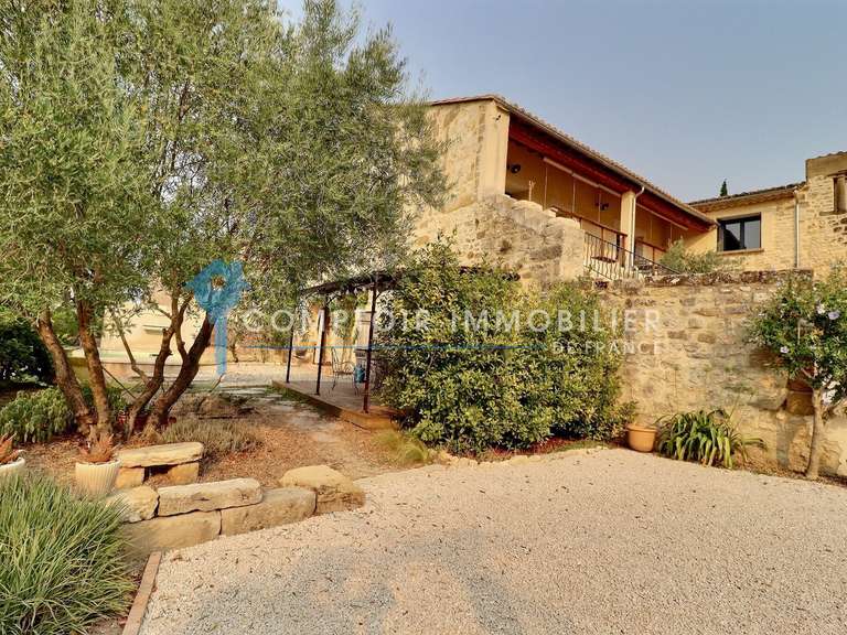 Maison Arpaillargues-et-Aureillac - 4 chambres - 140m²