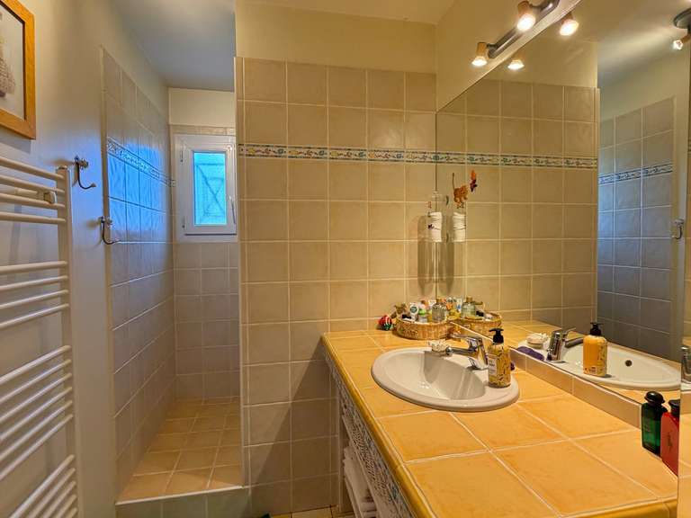House Artigues-près-Bordeaux - 5 bedrooms - 203m²