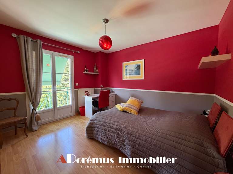 House Artigues-près-Bordeaux - 5 bedrooms - 203m²