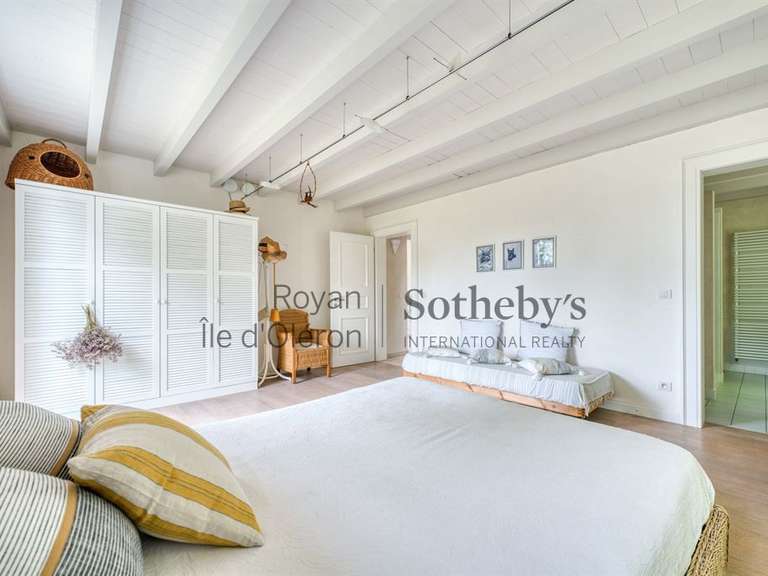 House Arvert - 4 bedrooms - 217m²