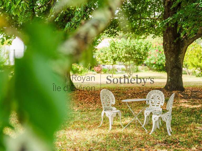 House Arvert - 4 bedrooms - 217m²