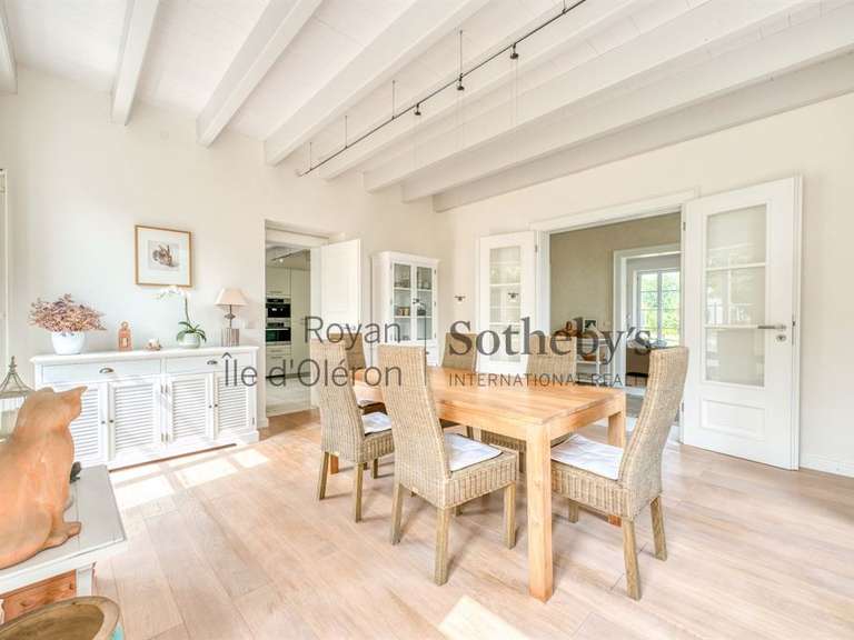 House Arvert - 4 bedrooms - 217m²