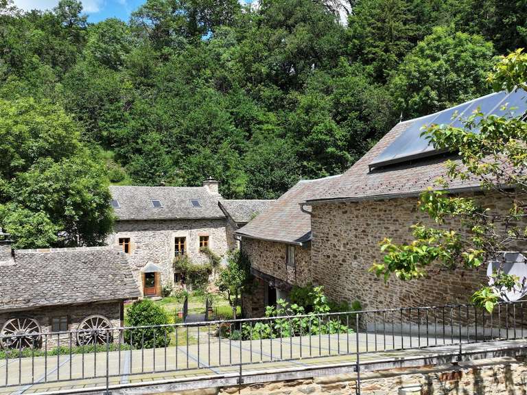 Maison Arvieu - 5 chambres - 305m²