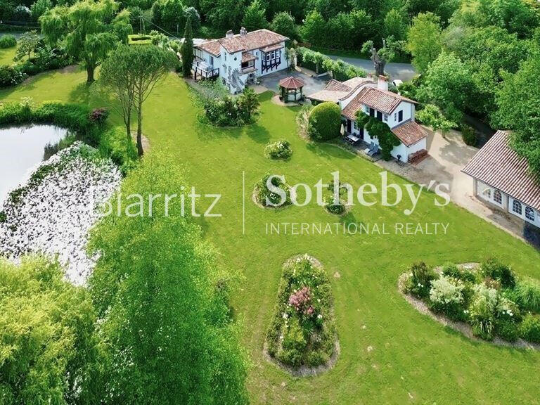 House Ascain - 3 bedrooms - 300m²
