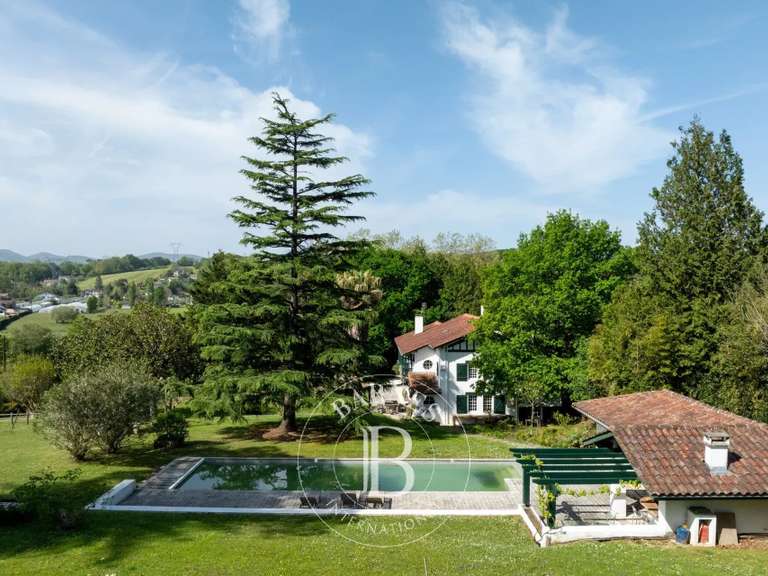 House Ascain - 3 bedrooms - 370m²