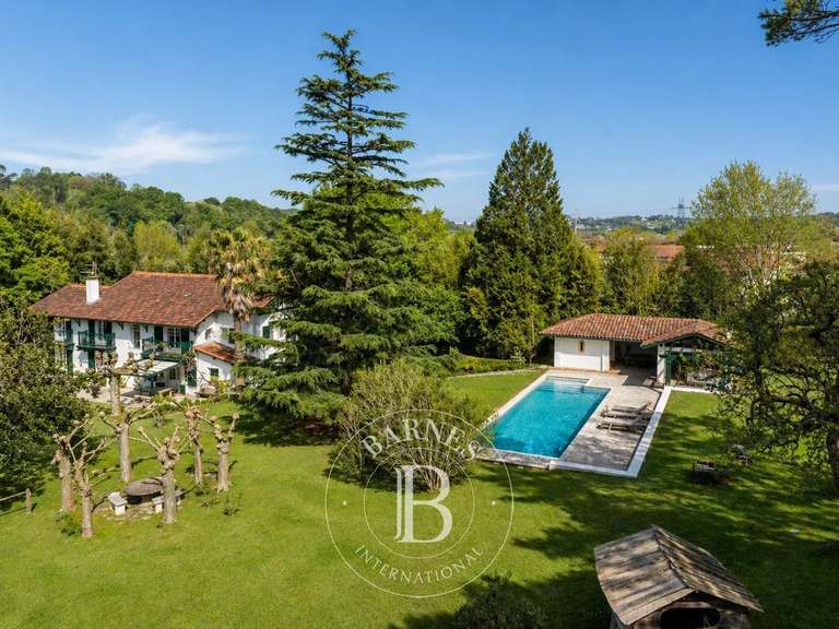 House Ascain - 3 bedrooms - 370m²