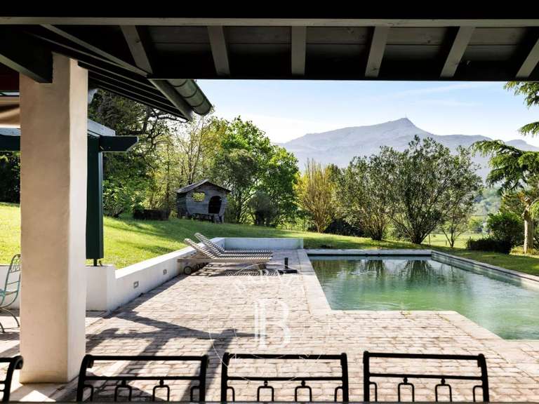 House Ascain - 3 bedrooms - 370m²