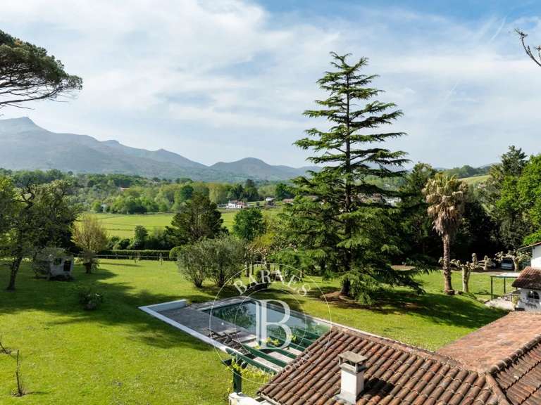 House Ascain - 3 bedrooms - 370m²