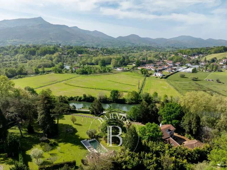 House Ascain - 3 bedrooms - 370m²