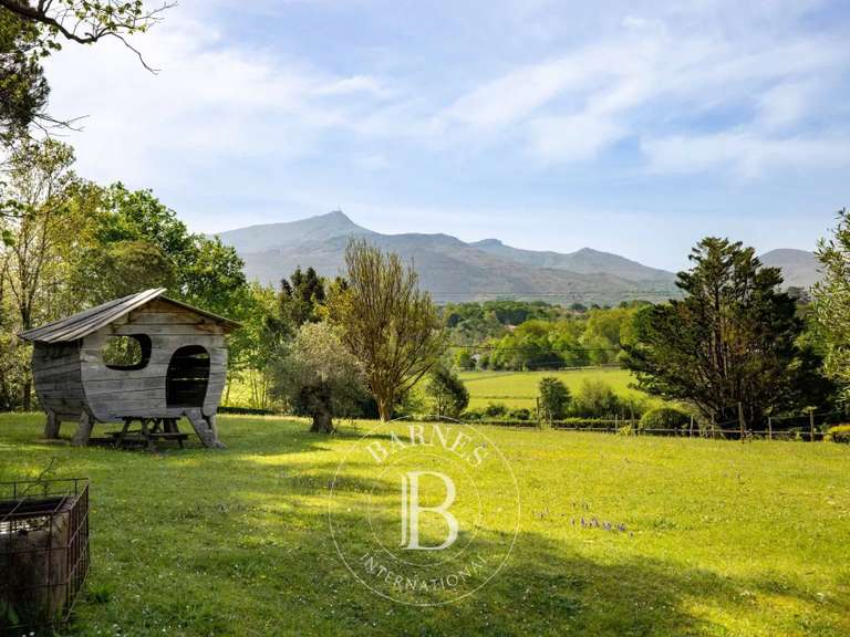 House Ascain - 3 bedrooms - 370m²