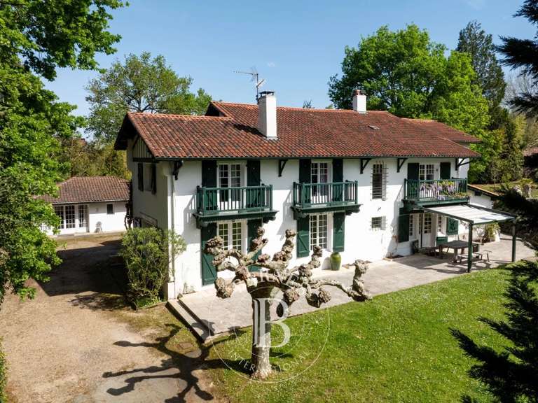 House Ascain - 3 bedrooms - 370m²