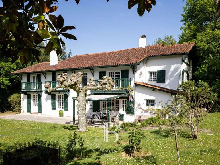 House Ascain - 3 bedrooms - 370m²