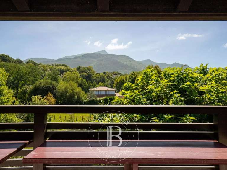 Maison Ascain - 4 chambres - 270m²