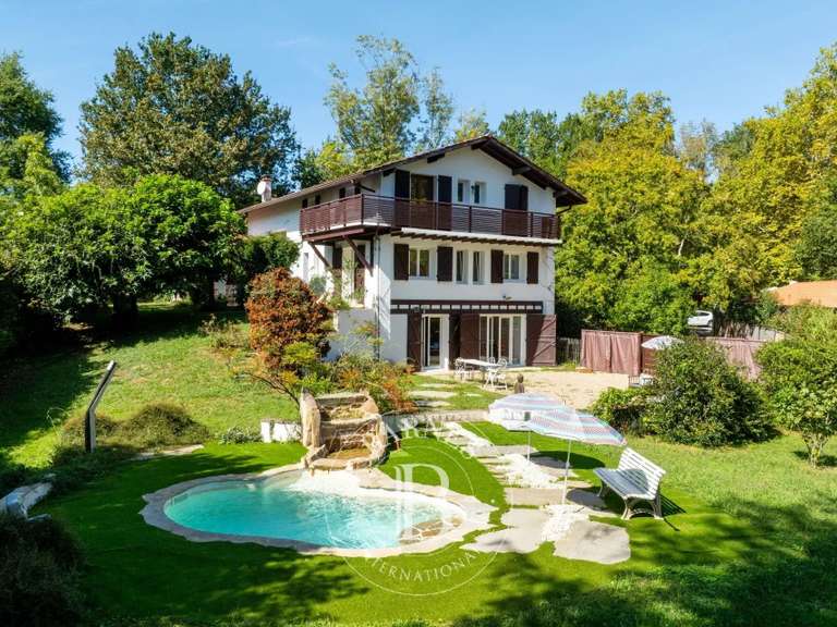 Maison Ascain - 4 chambres - 270m²