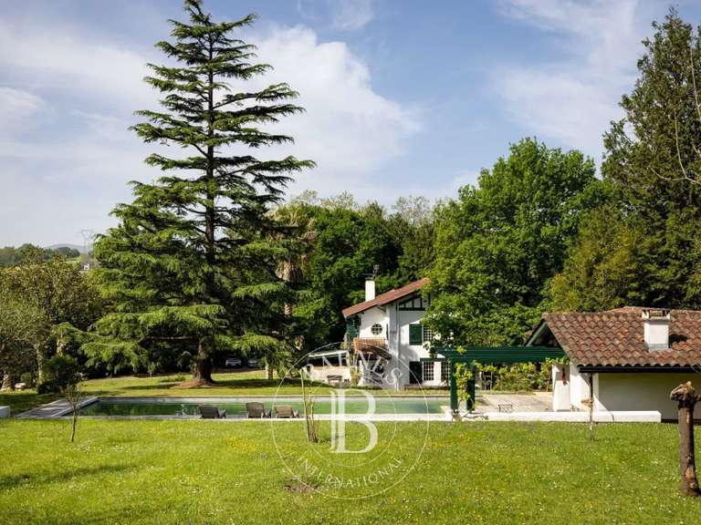 Propriété Ascain - 3 chambres - 370m²