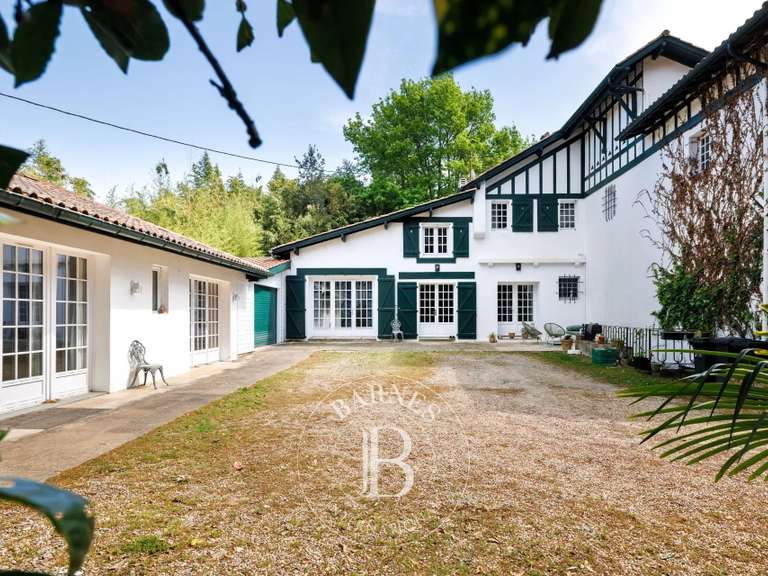 Propriété Ascain - 3 chambres - 370m²