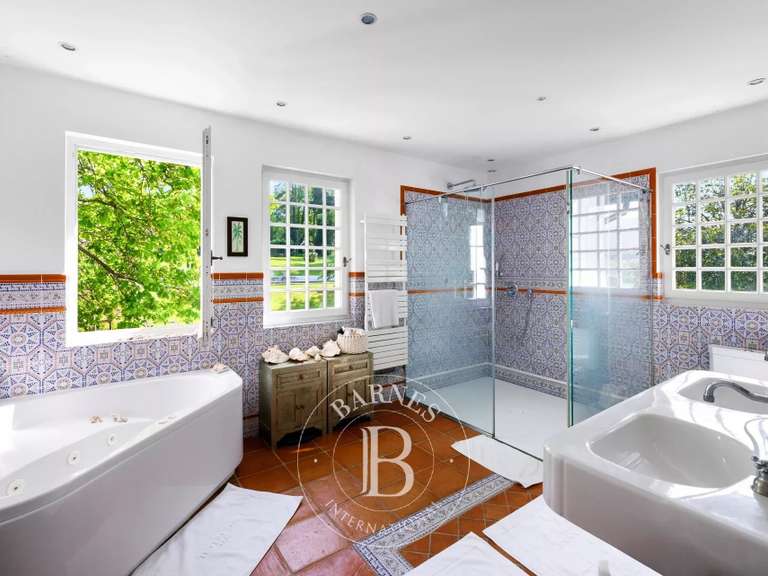 Propriété Ascain - 3 chambres - 370m²