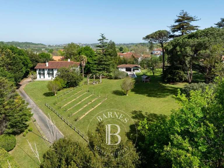 Propriété Ascain - 3 chambres - 370m²