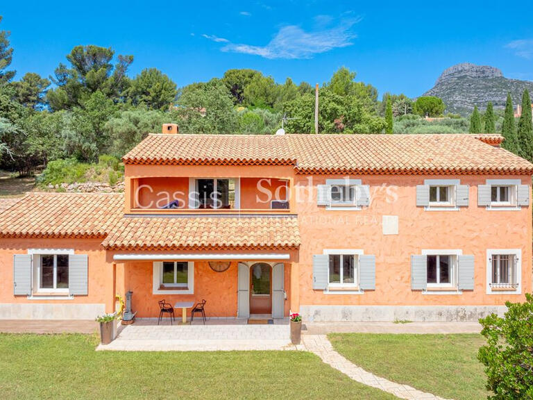 Maison Aubagne - 7 chambres - 260m²