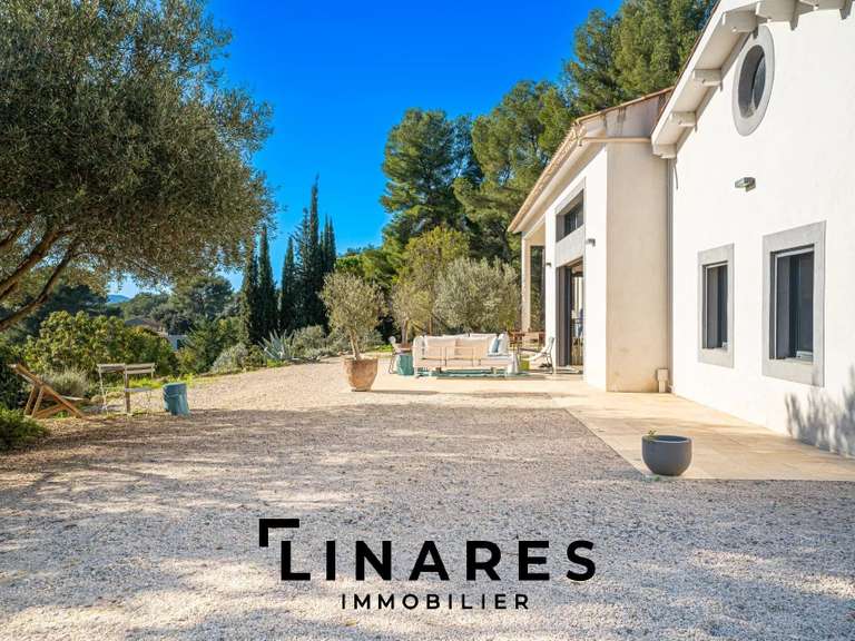 Maison Aubagne - 7 chambres - 265m²