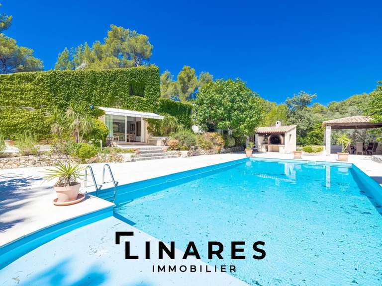 Maison Aubagne - 6 chambres - 340m²