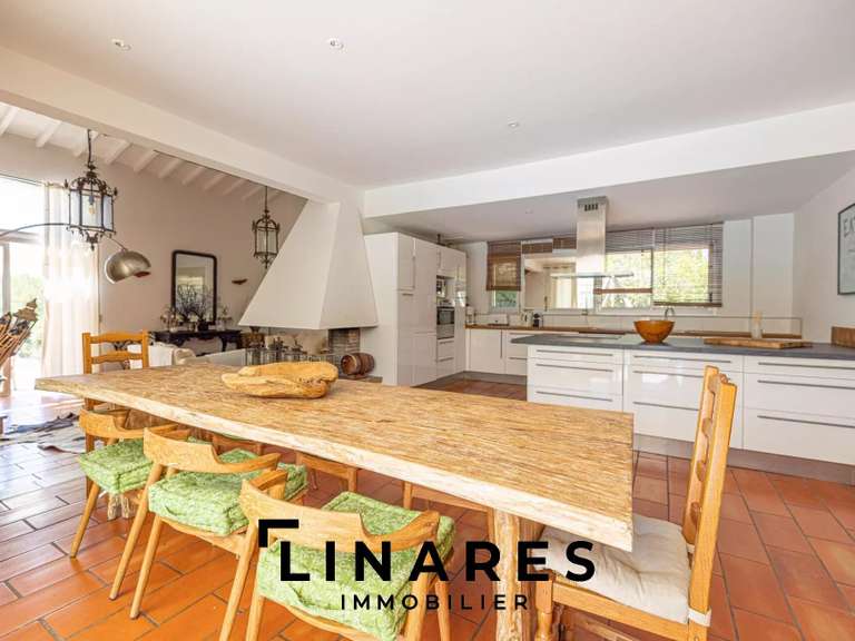 Maison Aubagne - 6 chambres - 340m²
