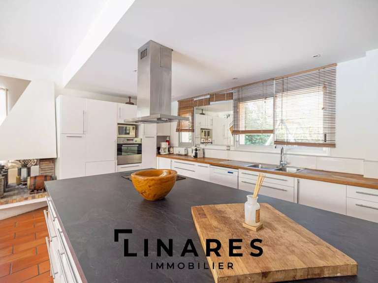 Maison Aubagne - 6 chambres - 340m²