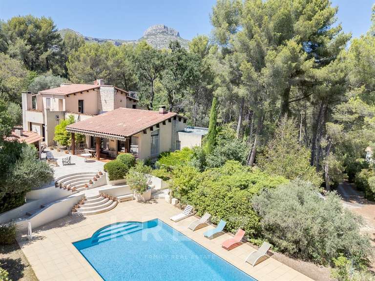 House Aubagne - 5 bedrooms - 300m²