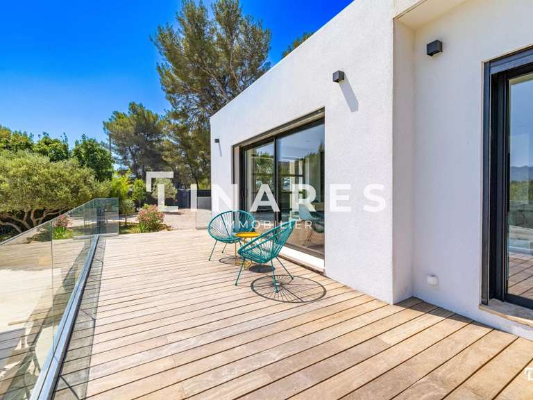 Maison Aubagne - 4 chambres - 180m²