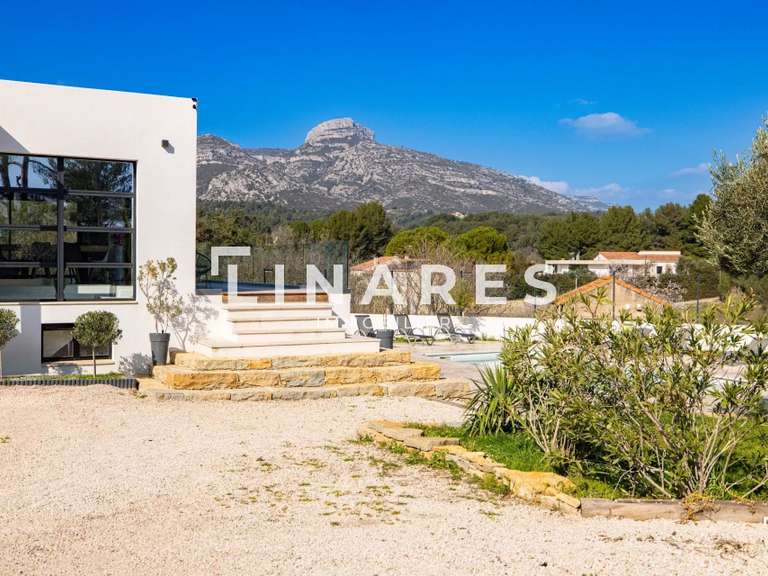 Maison Aubagne - 4 chambres - 180m²