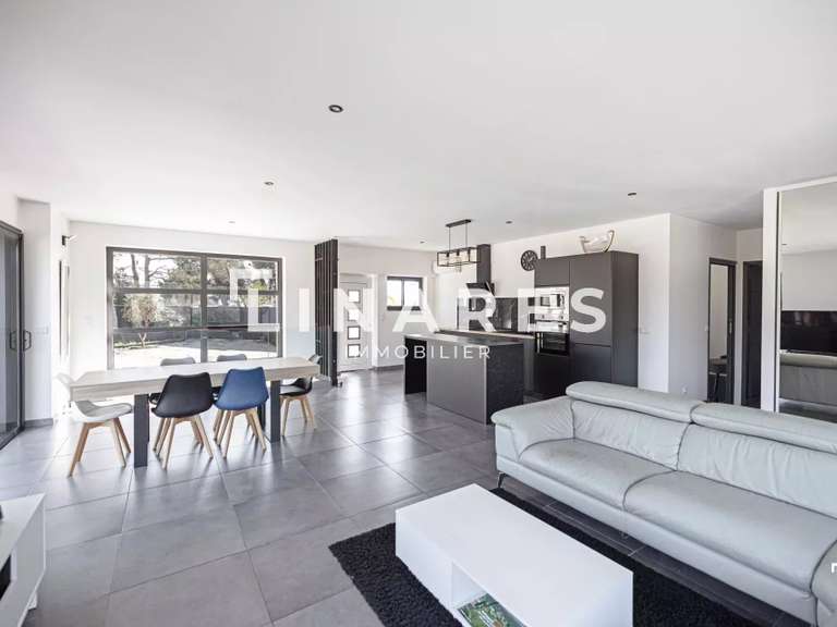 Maison Aubagne - 4 chambres - 180m²