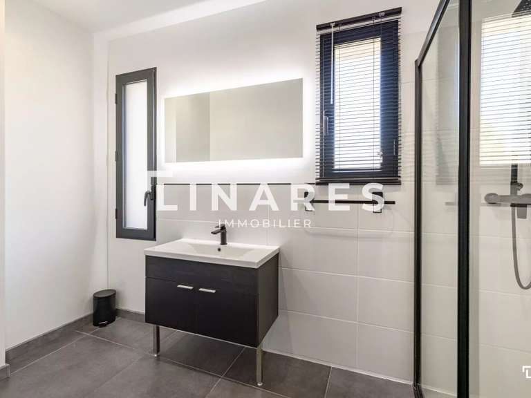 Maison Aubagne - 4 chambres - 180m²